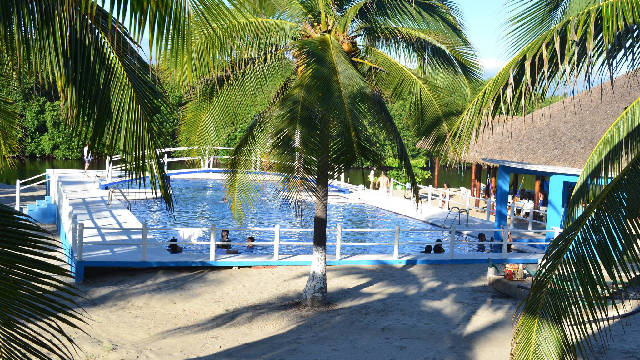 Cocos Beach Restaurante & Cabañas image 3