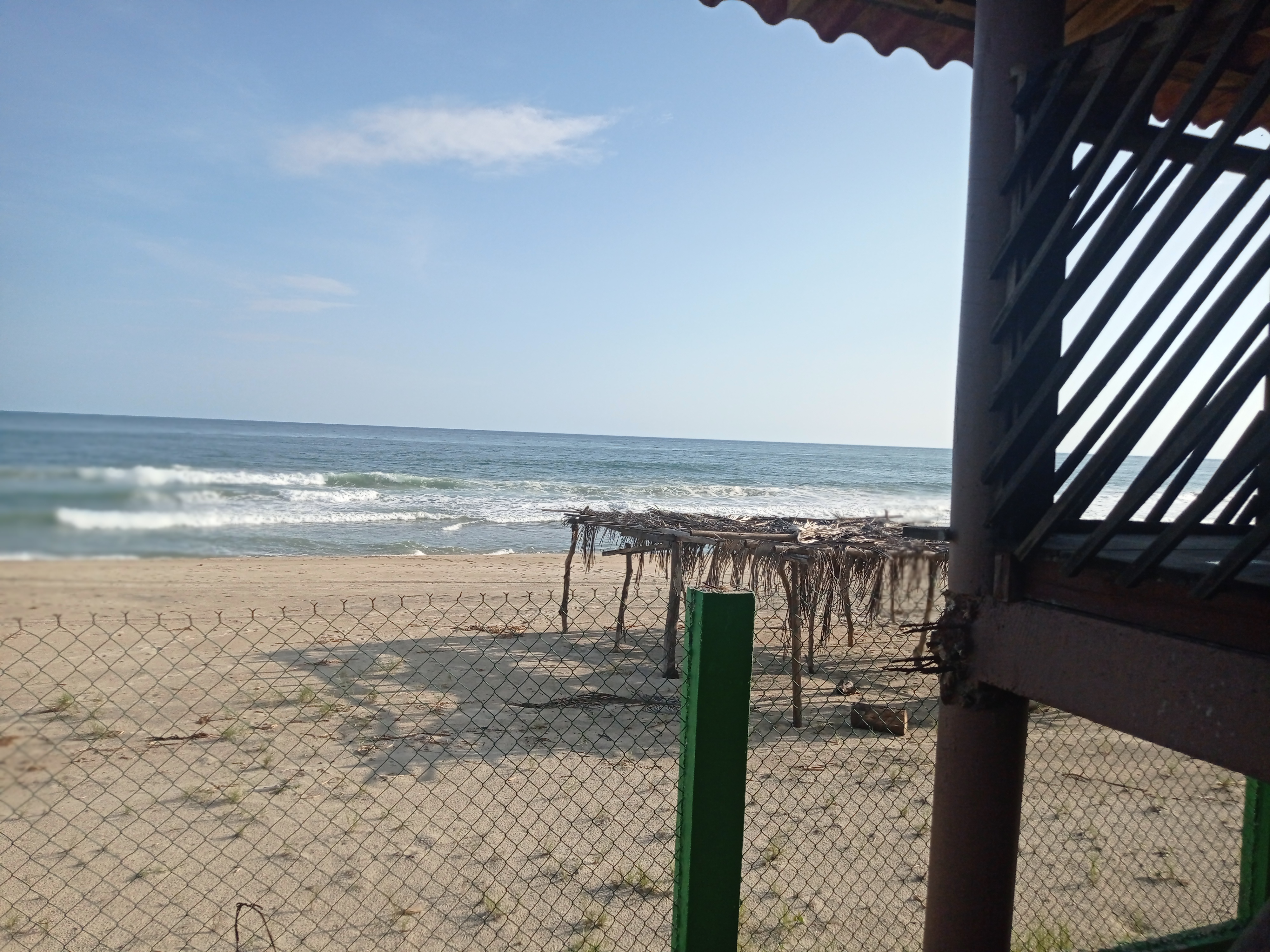 Cocos Beach Restaurante & Cabañas image 9