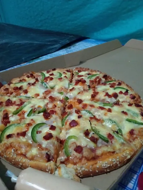 Junior'S Pizza image 8