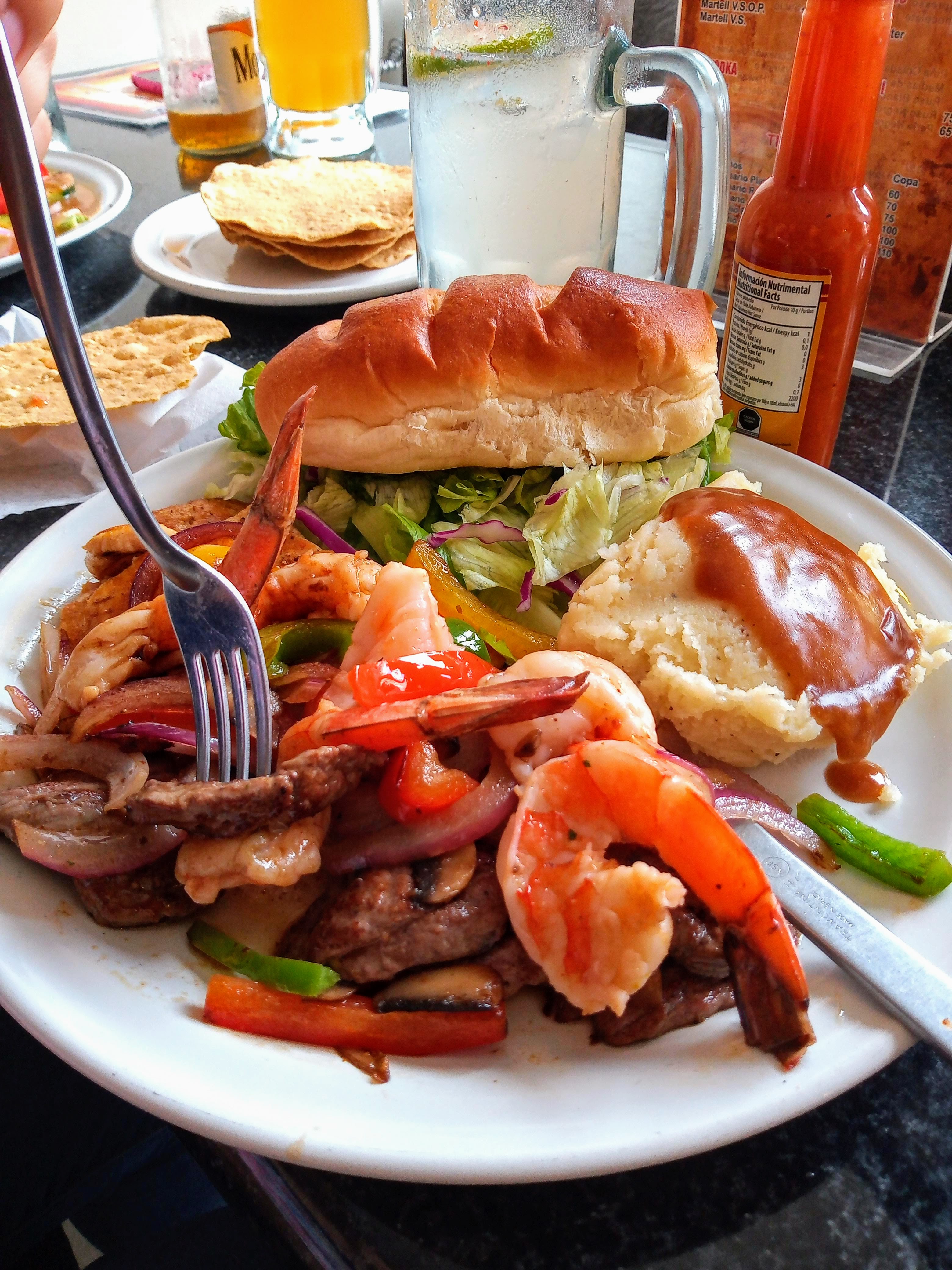 El Che Restaurante bar image 3