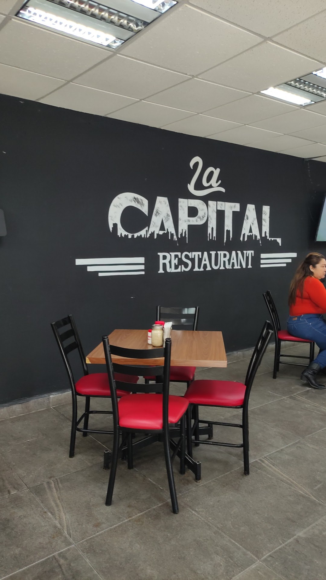 La Capital Restaurant image 8