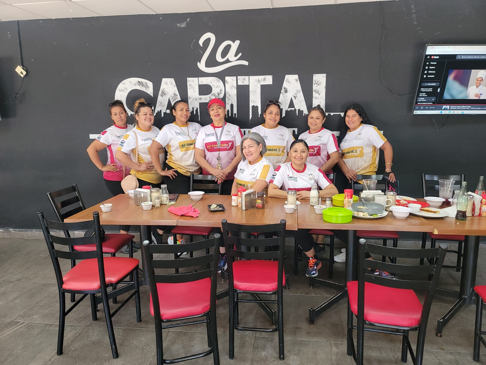 La Capital Restaurant image 9