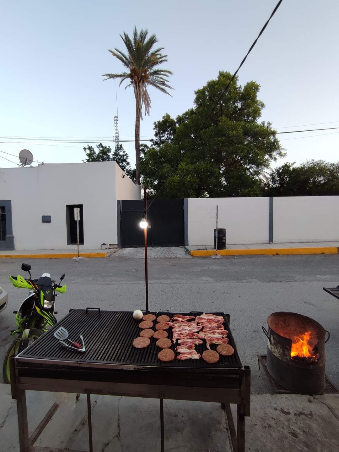 Hamburguesas al carbón "Boca de Leones" image 1