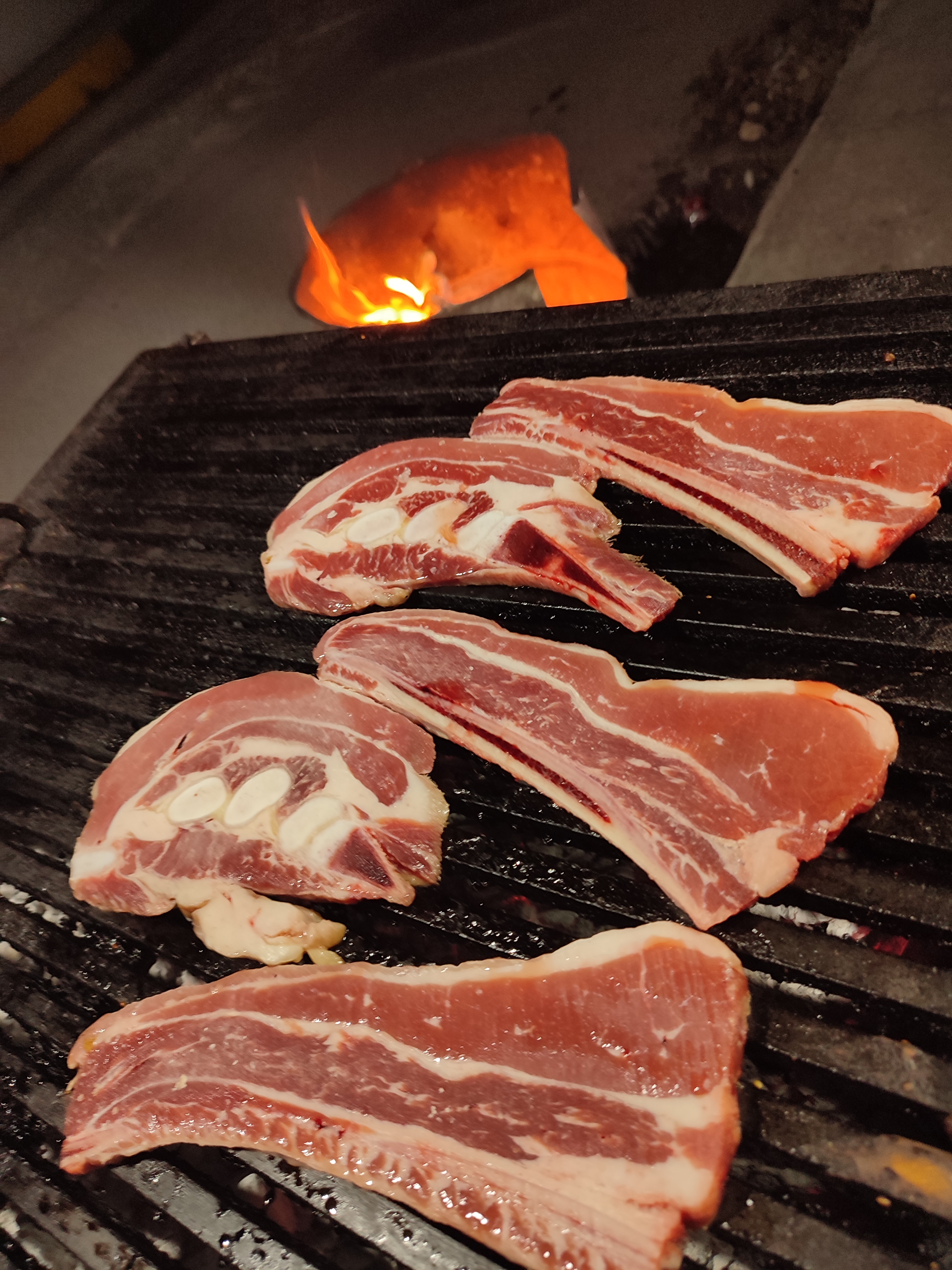 Hamburguesas al carbón "Boca de Leones" image 2