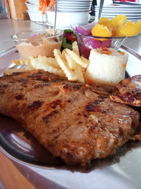 El Bosque - Pescados y Mariscos image 8