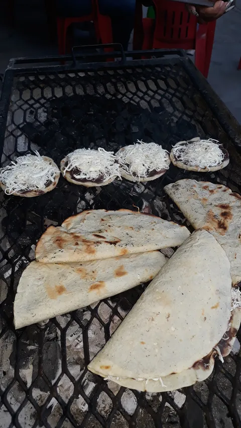 Cenaduria "Te La Parto" image 4