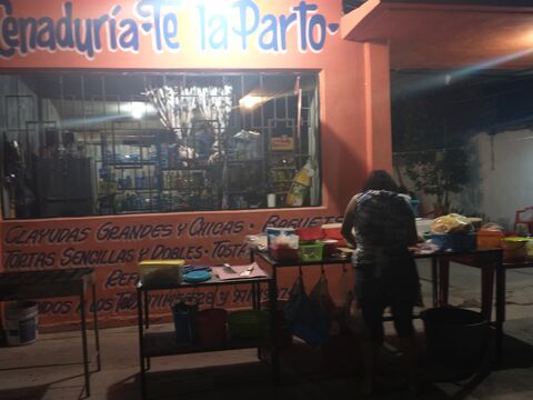 Cenaduria "Te La Parto" image 8