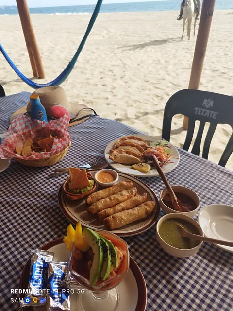 Tres Marías (Playa y alberca) Restaurante image 2