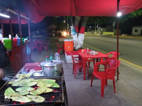Tacos mi buen y mis 3 pekes image 3