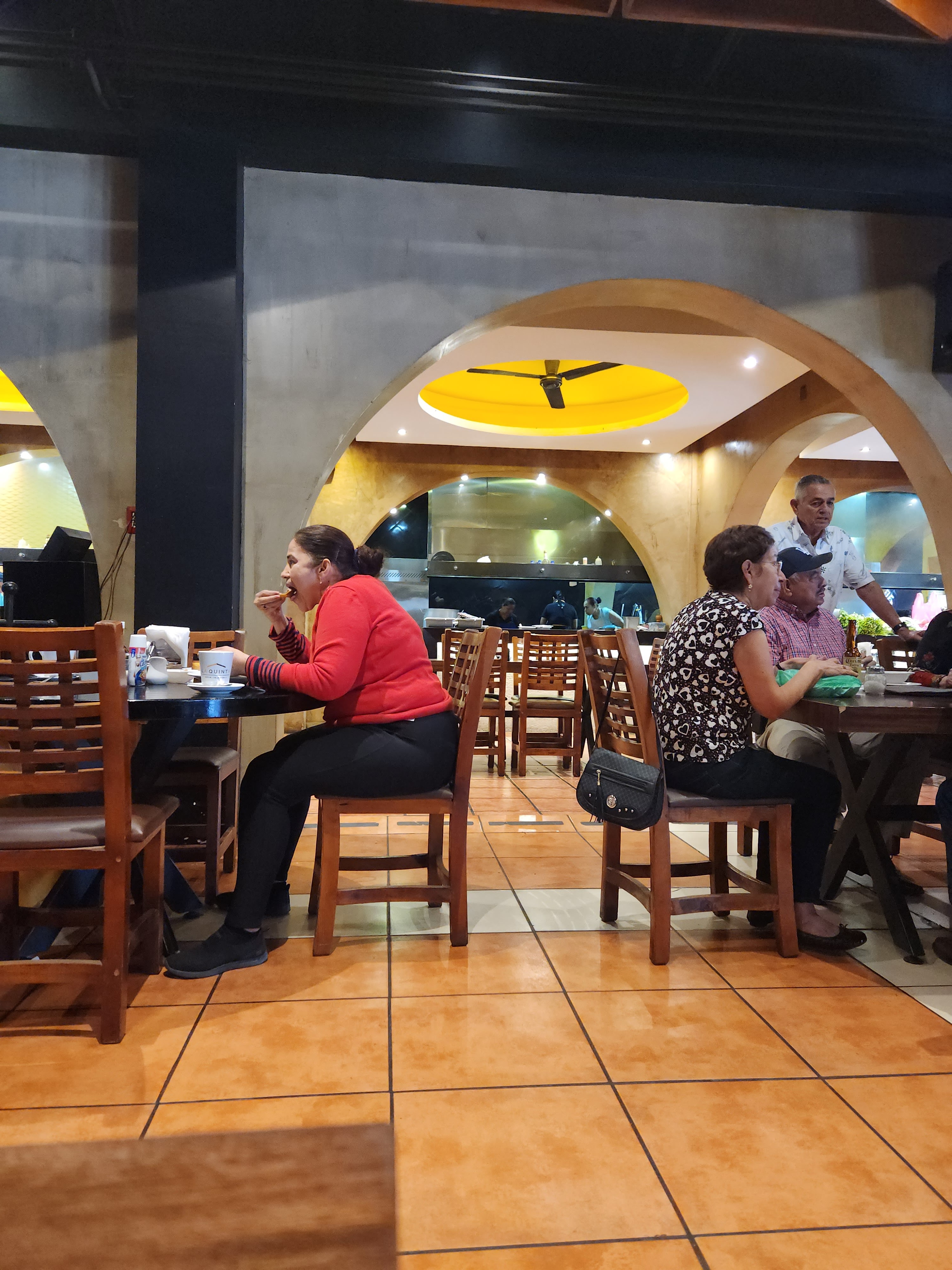 La Quinta Restaurante image 3