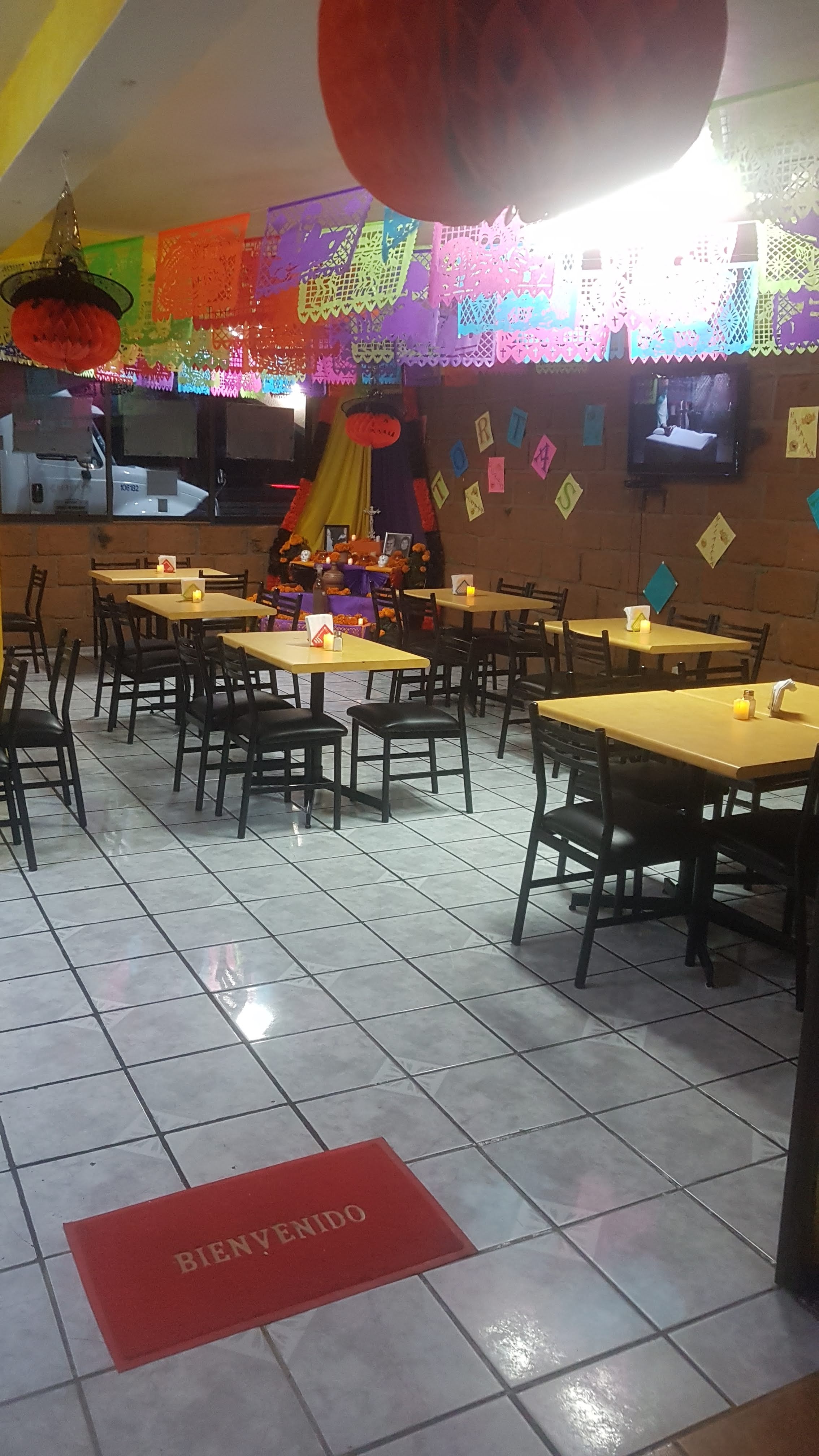 NANDOS Company Restaurante image 9