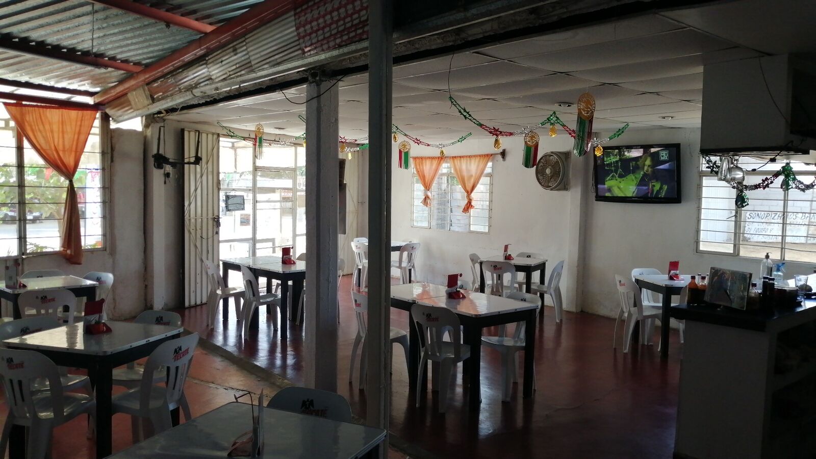 Restaurante De Mariscos "La Perla" image 5