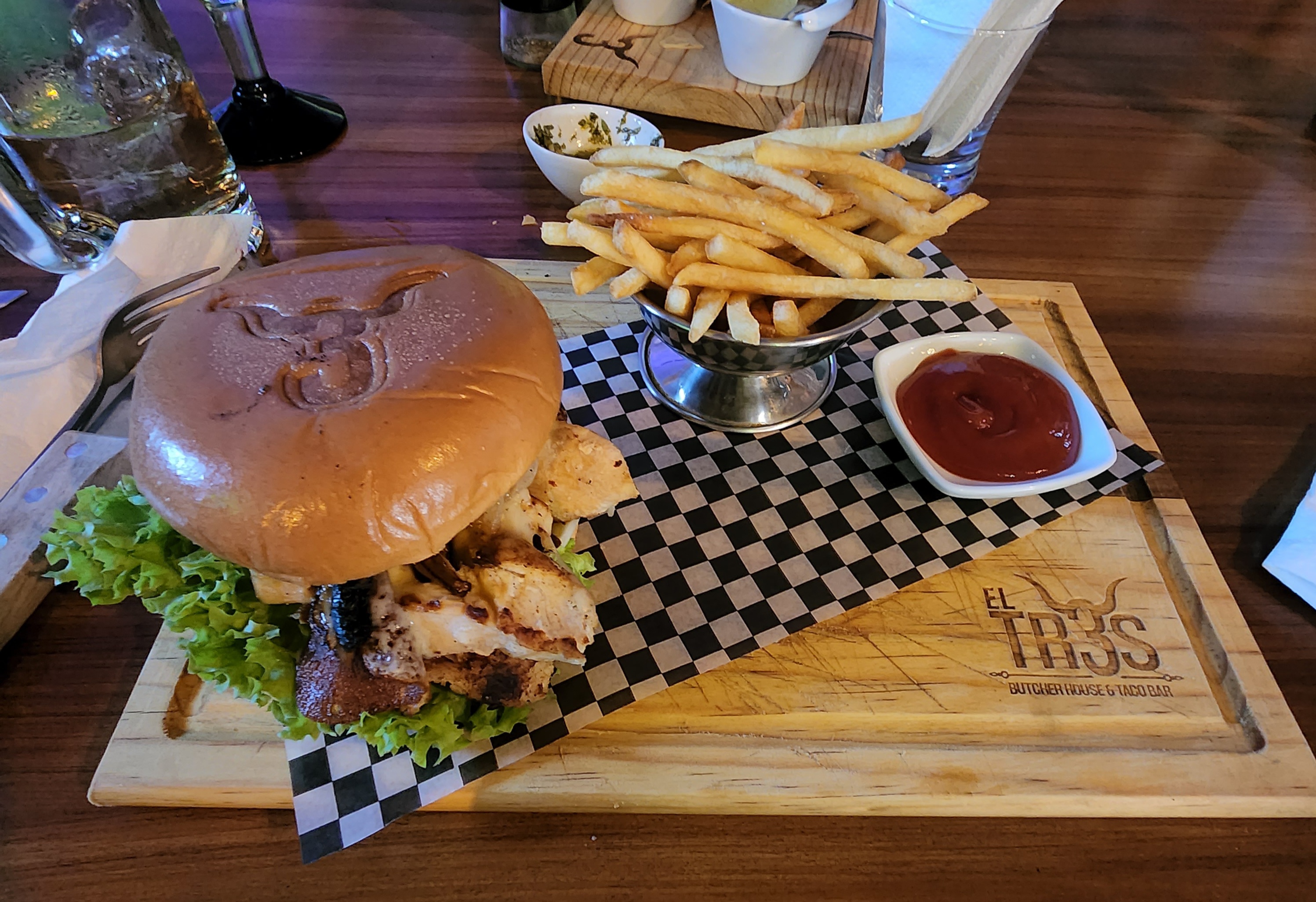 EL TRES Steak House & Restaurant image 6