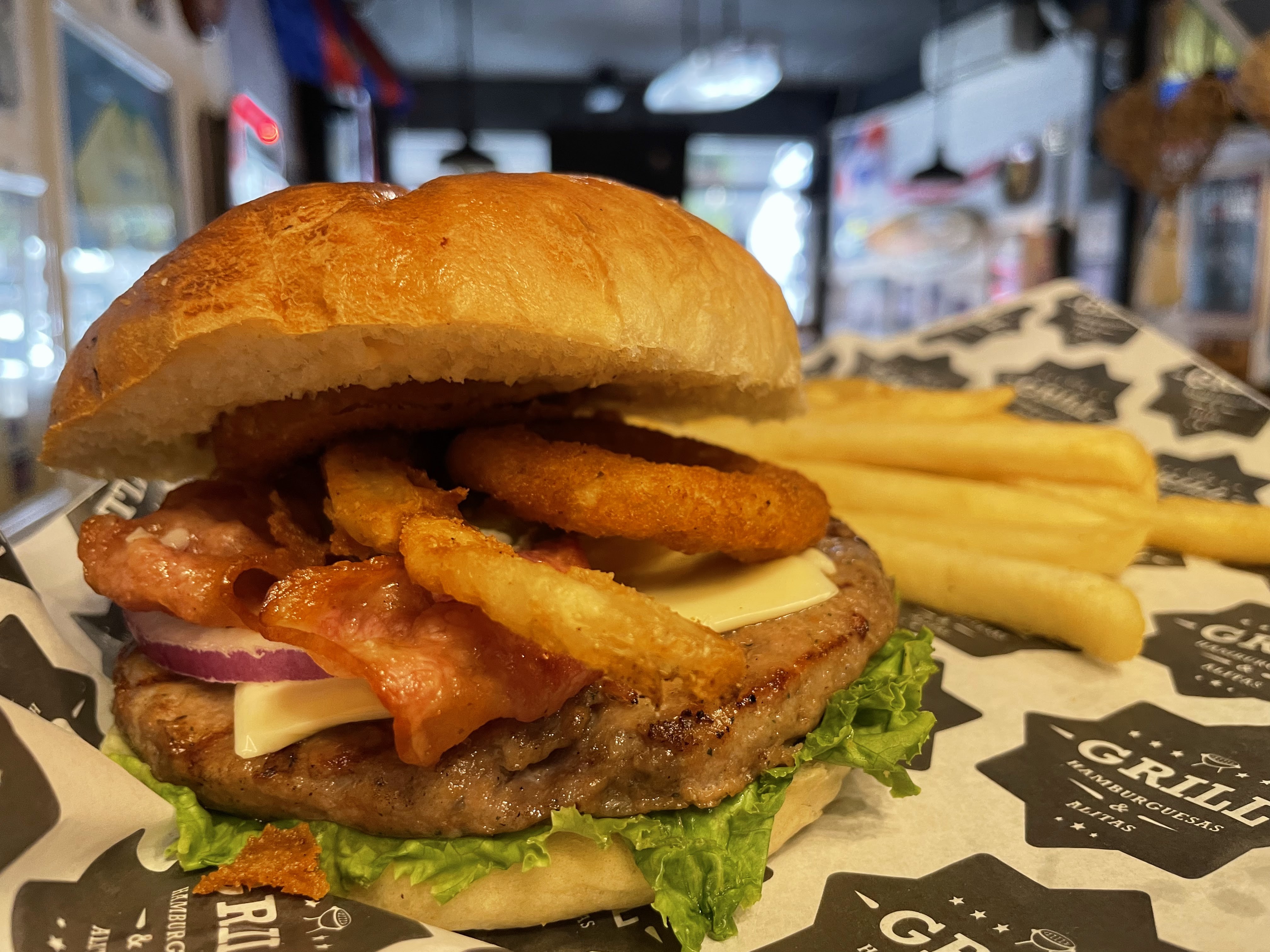 Grill Hamburguesas y Alitas image 4