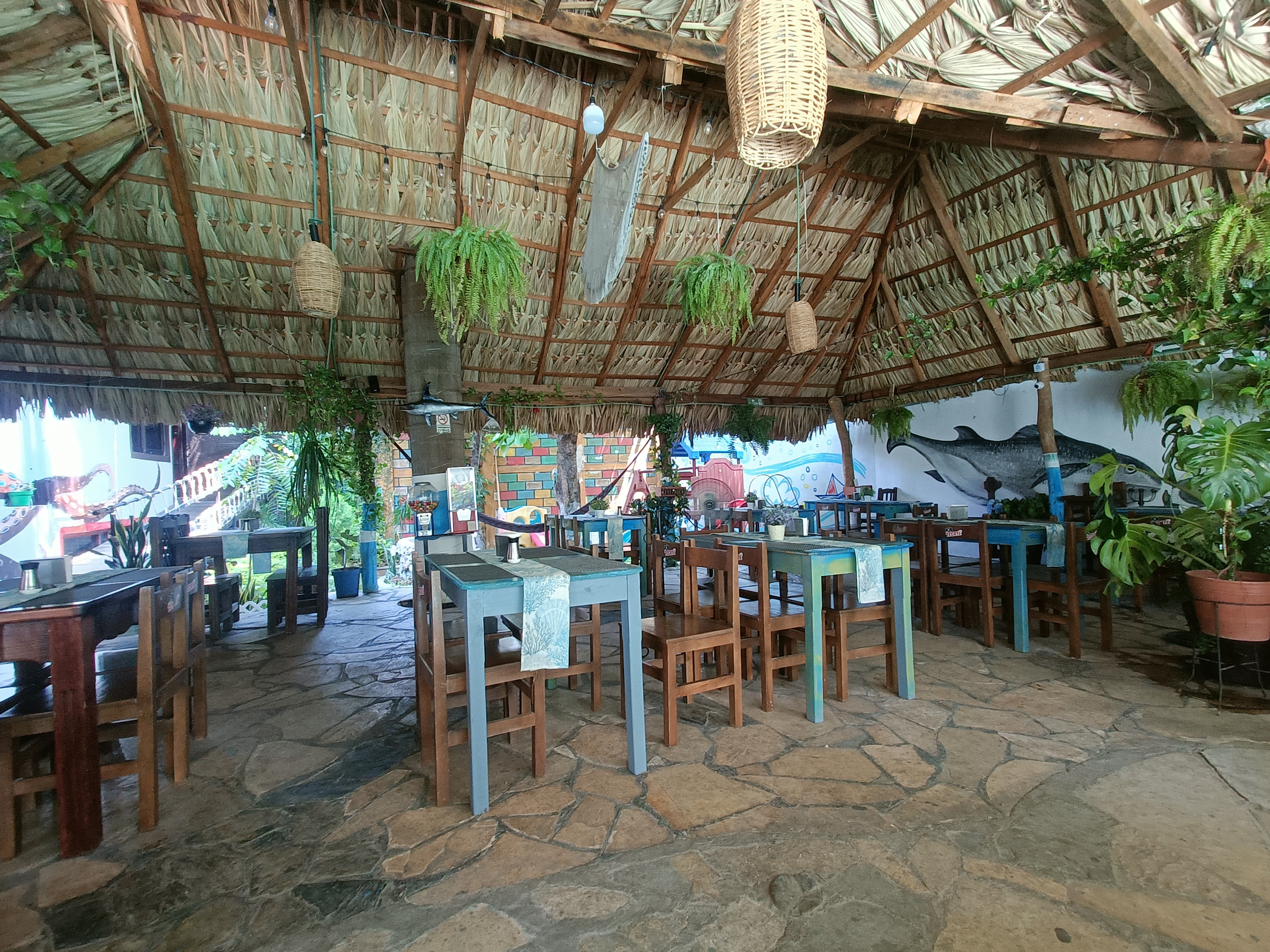 La Bahía [Pescados y Mariscos] image 1