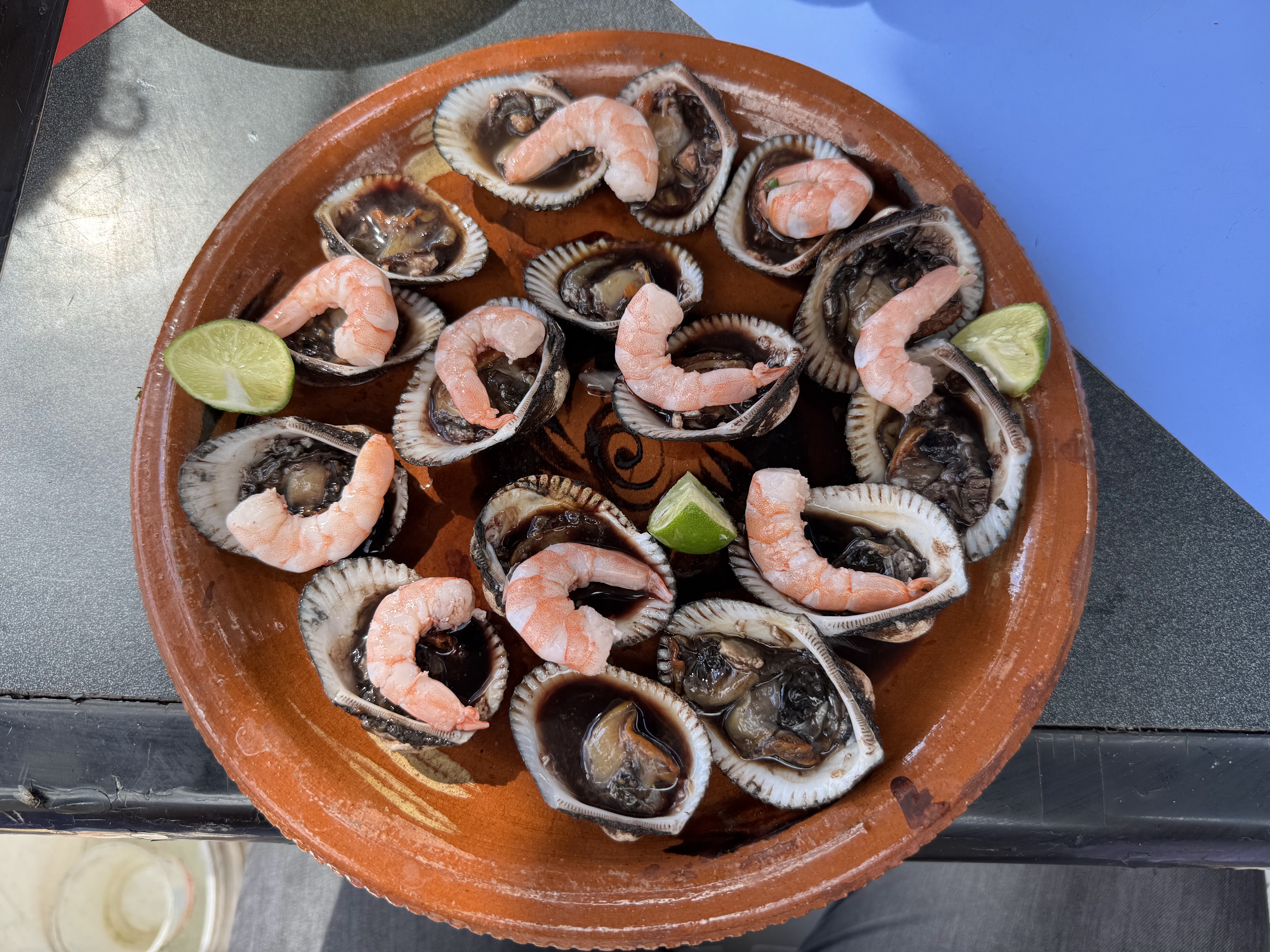 Marisquería el Megalodón image 2