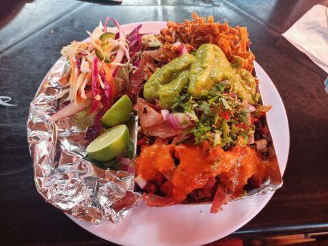 Los Pinches Tacos image 7