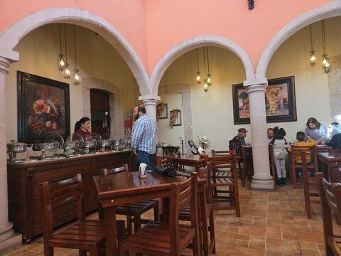 Miel & Veneno Restaurant image 3
