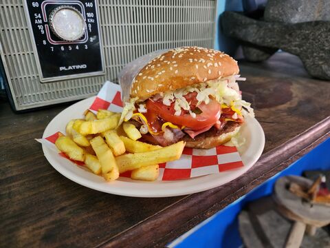 Restaurant La Ballena Burguer image 5