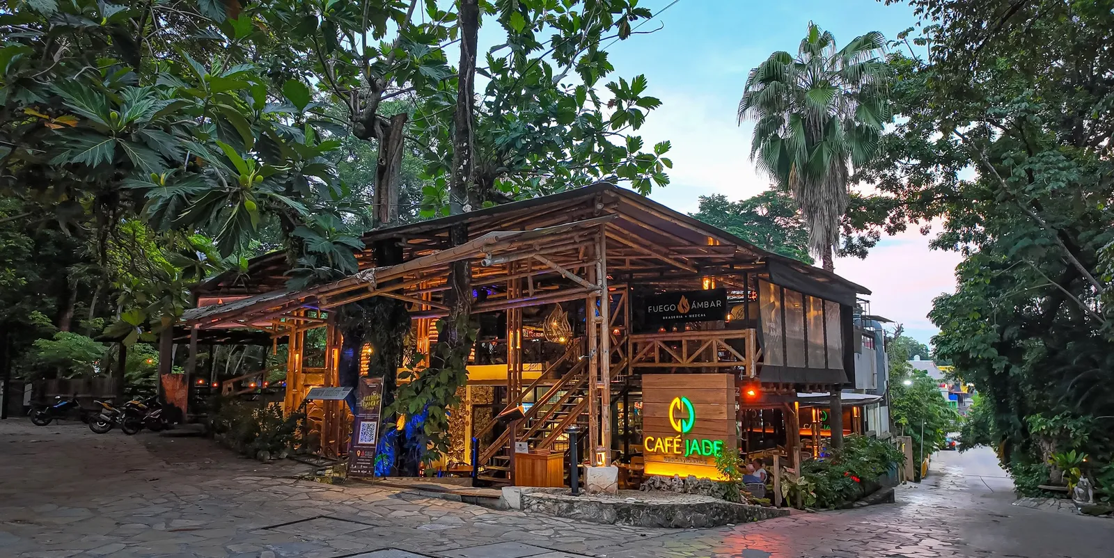 Café Jade image 4