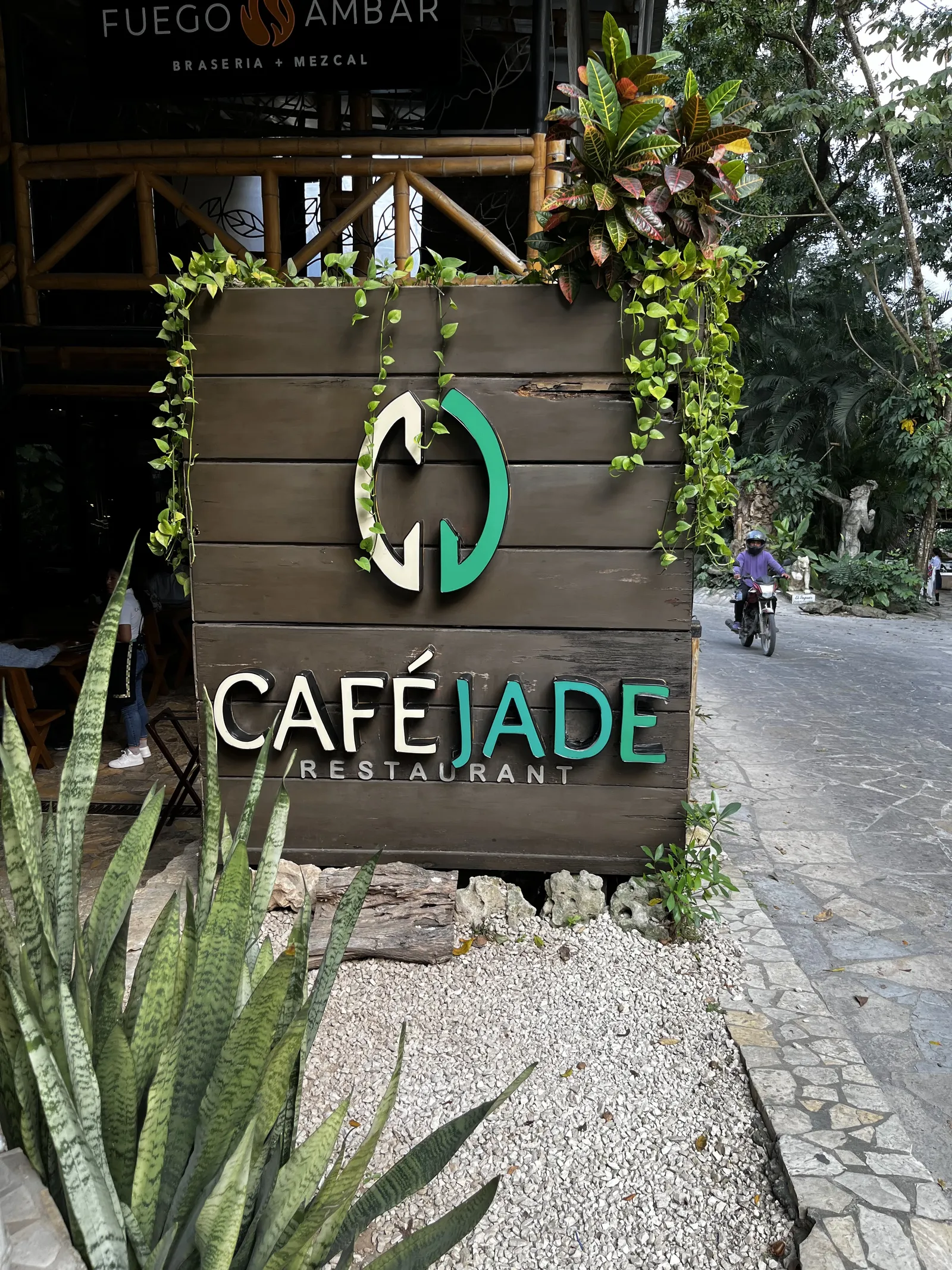 Café Jade image 9