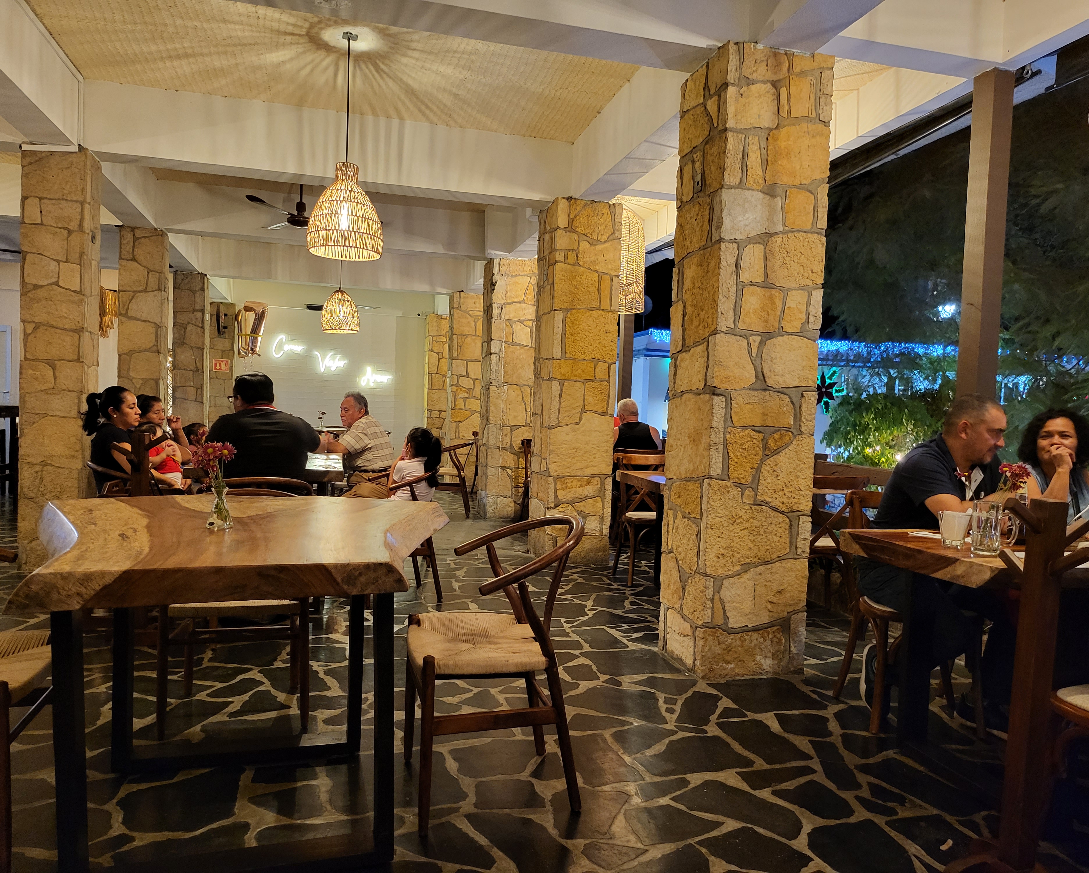 Restaurante terraza Hà image 1