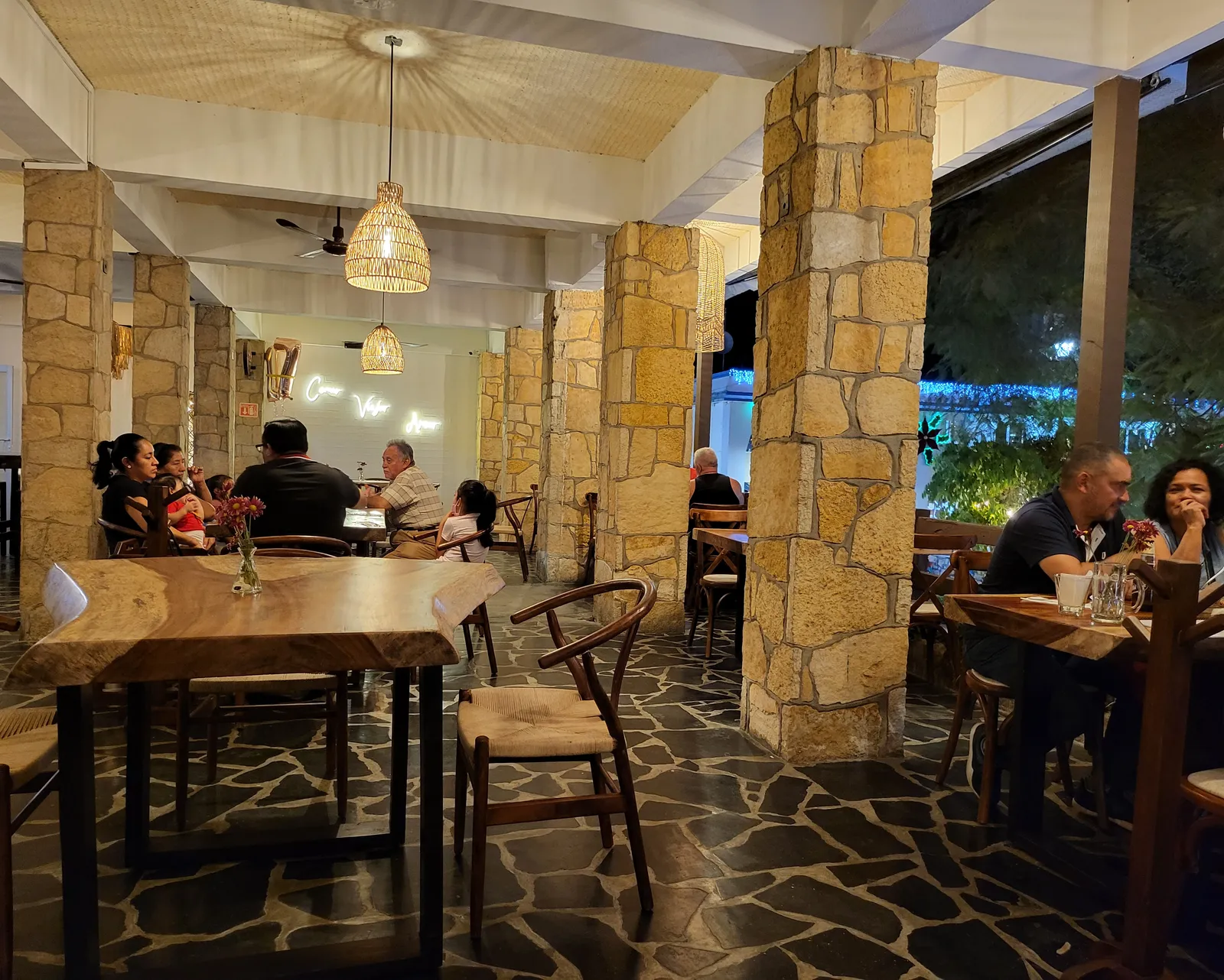 Restaurante terraza Hà image 1