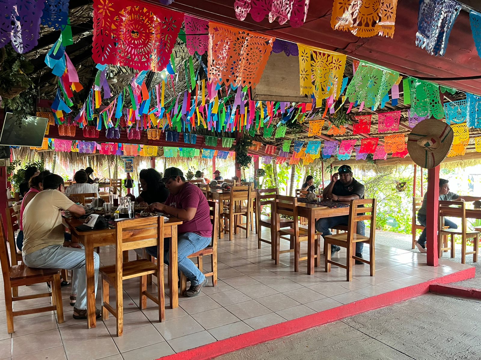La Tilapia Palapa Familiar image 4