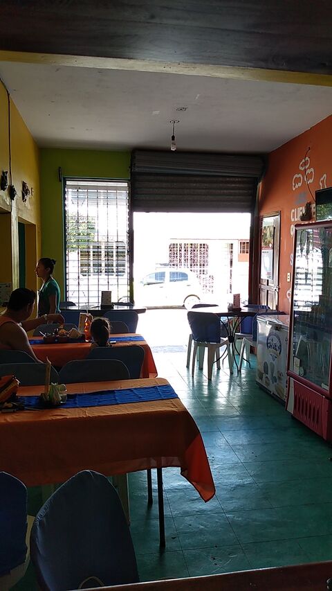 Pescaderia y Marisqueria "Las Mojarritas" image 3