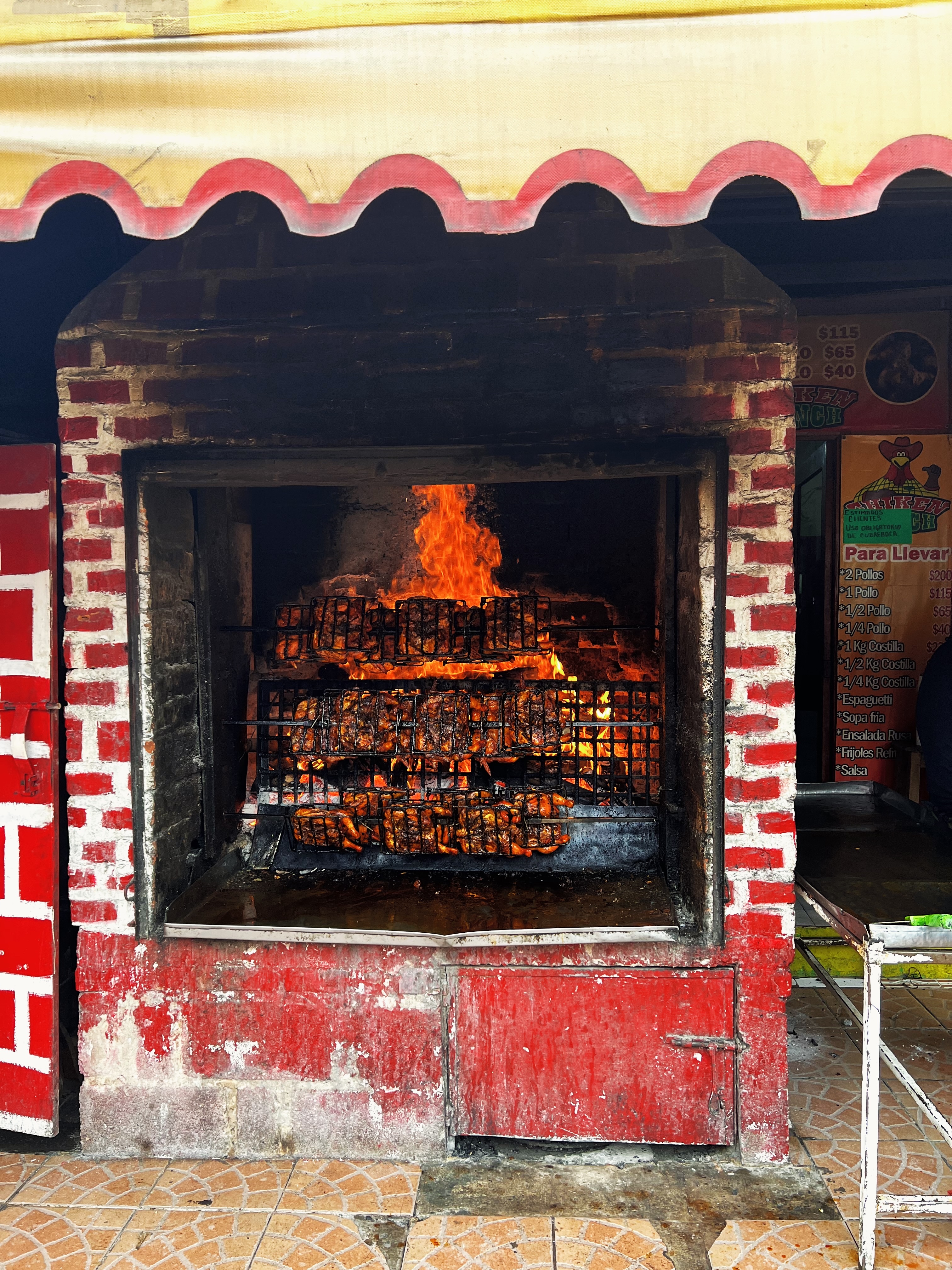 Pollos a la Leña image 2