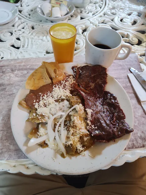 Cafetería tres image 2