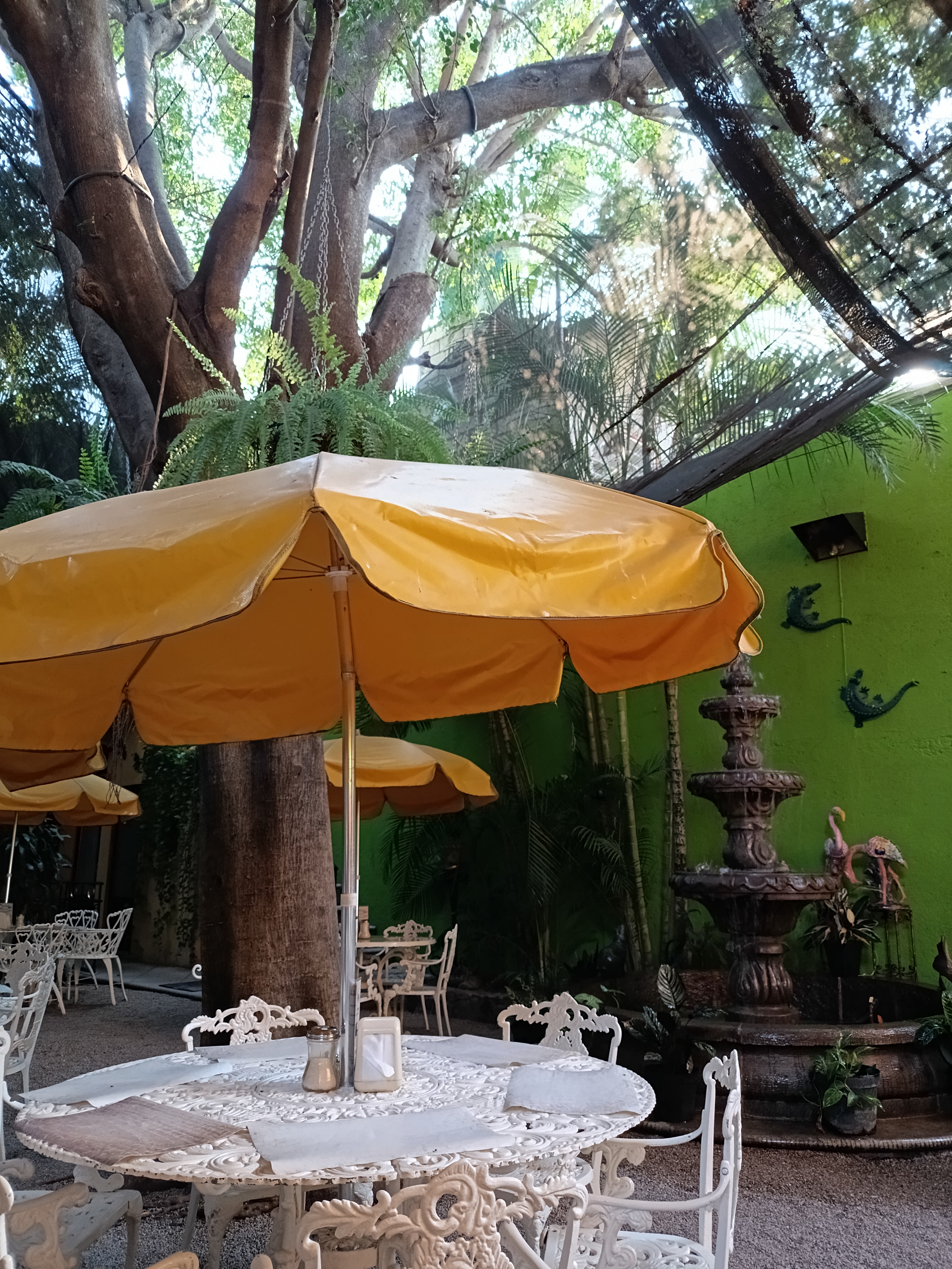 Cafetería tres image 3