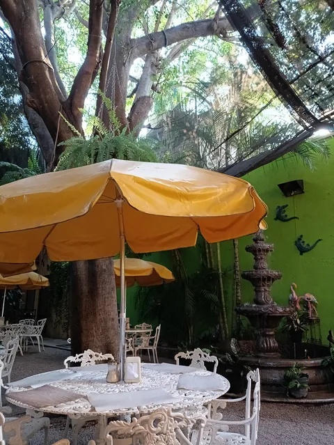 Cafetería tres image 3