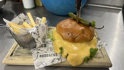 La Burger image 2