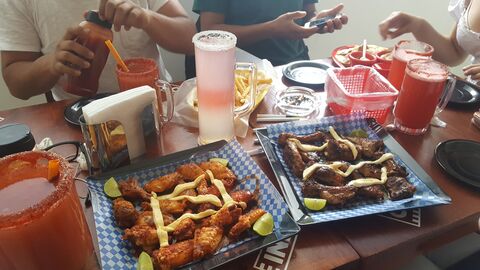 Wings parrilla casual image 2