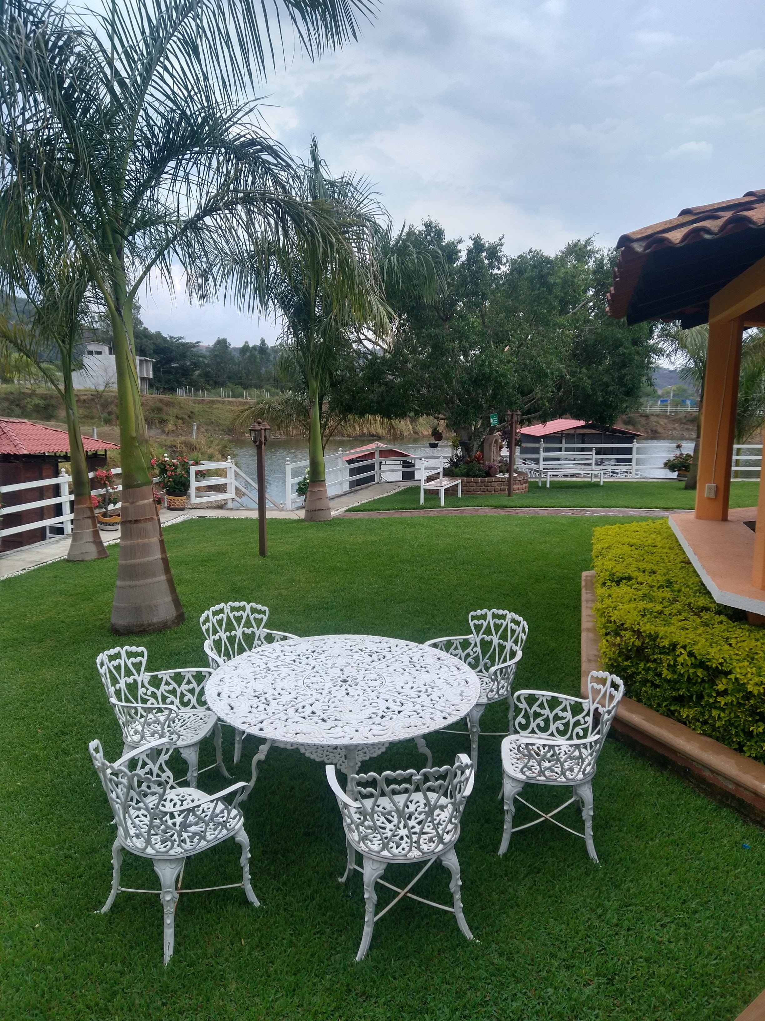 Restaurante las cabañas image 1