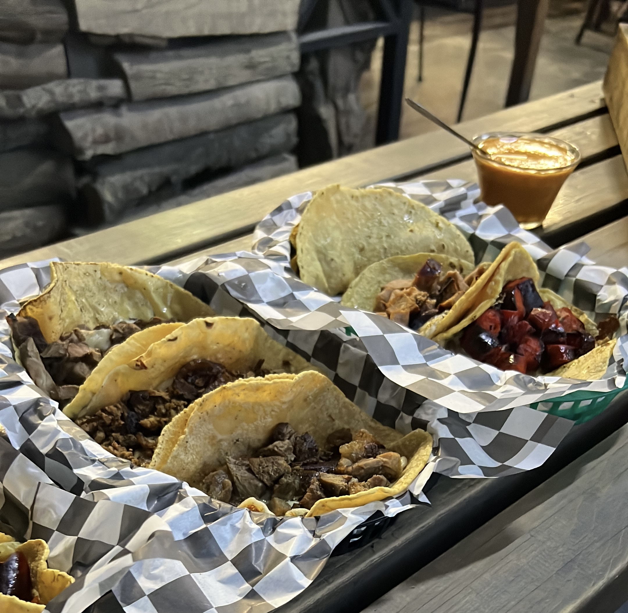 Tacos de cortes asados al carbón Victoria Sucursal Puerto Interior image 2