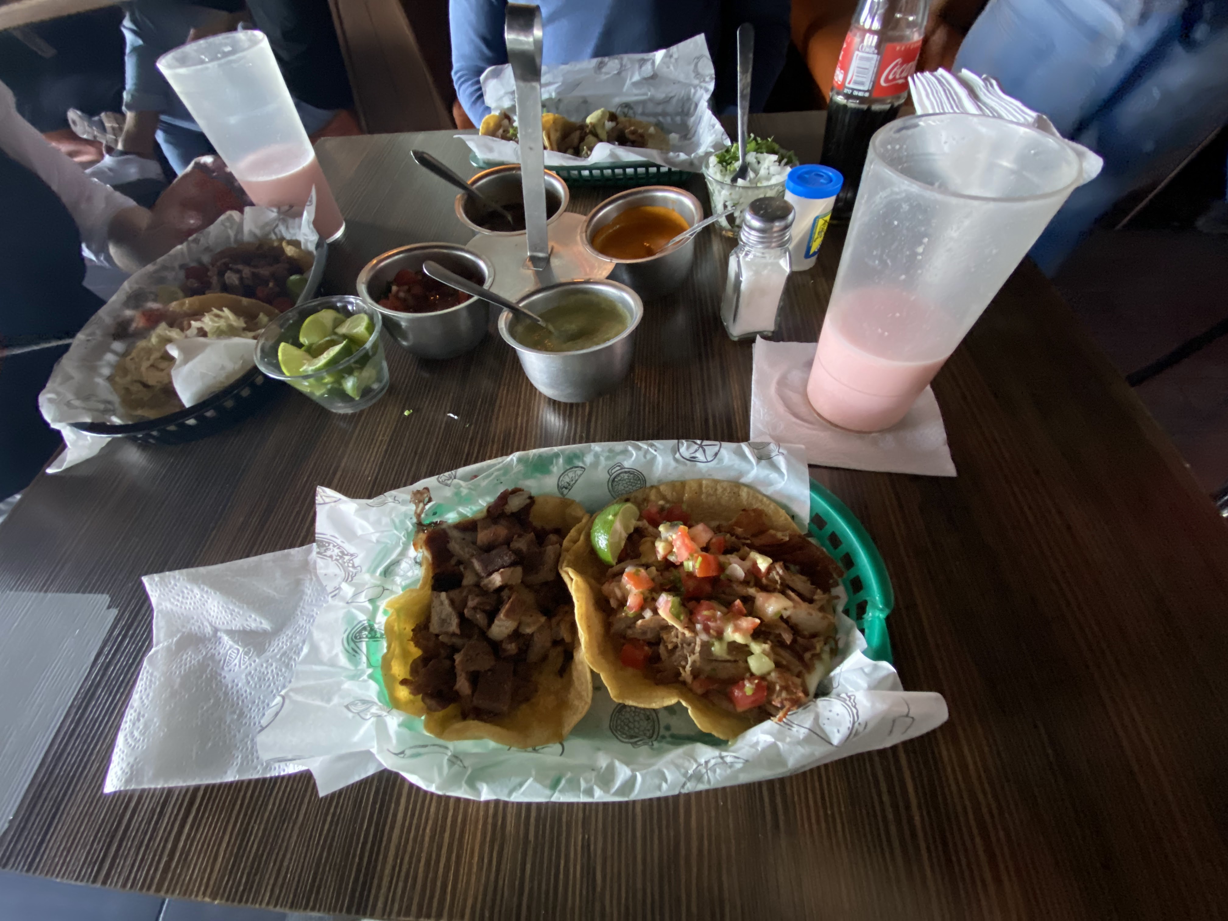 Tacos de cortes asados al carbón Victoria Sucursal Puerto Interior image 4