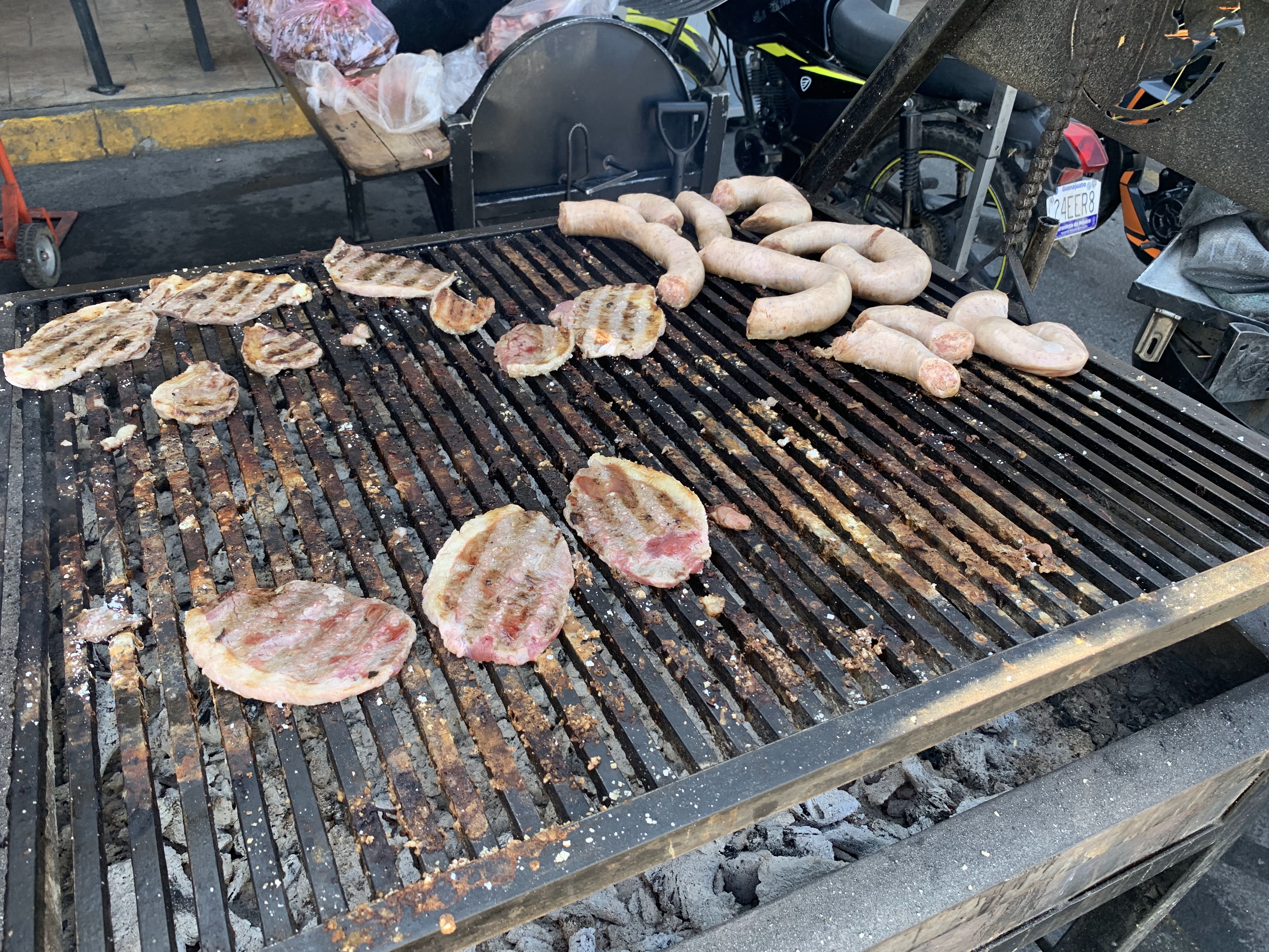 Tacos de cortes asados al carbón Victoria Sucursal Puerto Interior image 6