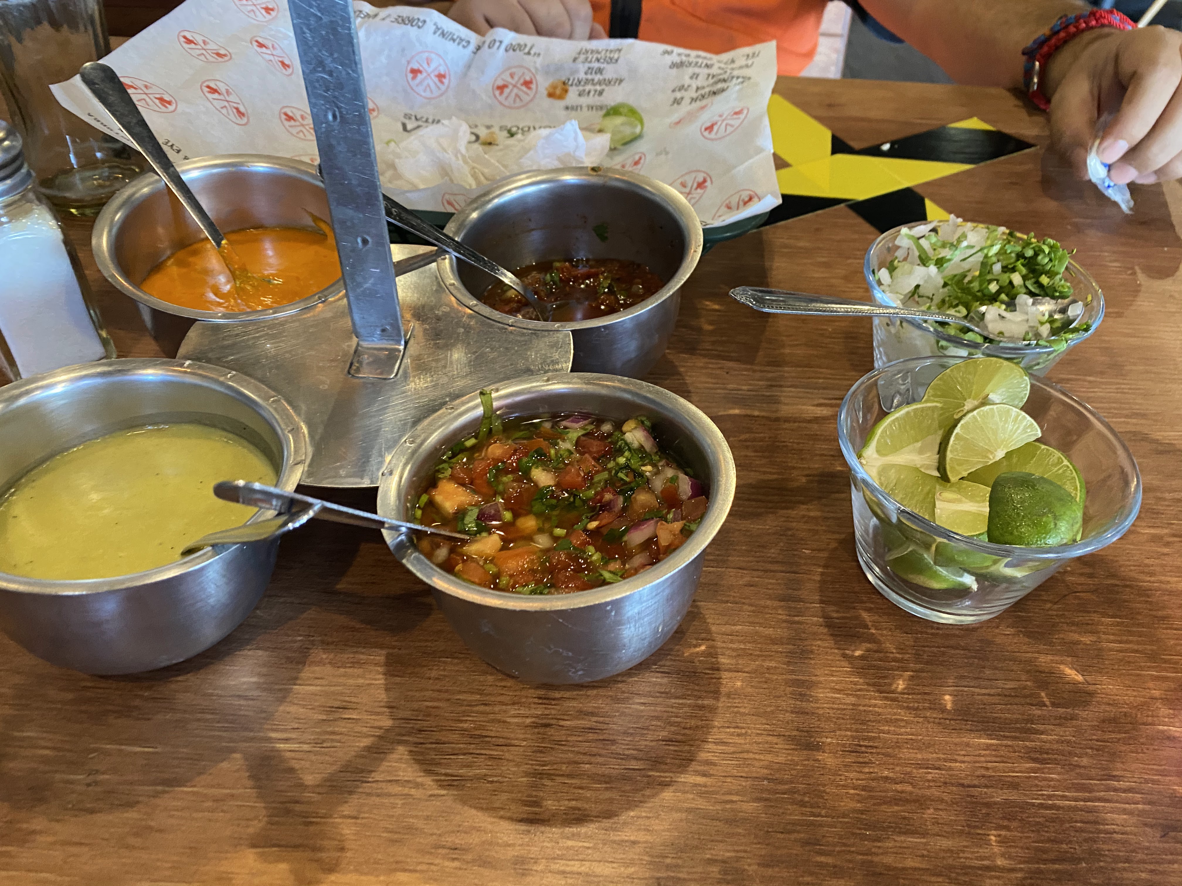 Tacos de cortes asados al carbón Victoria Sucursal Puerto Interior image 8