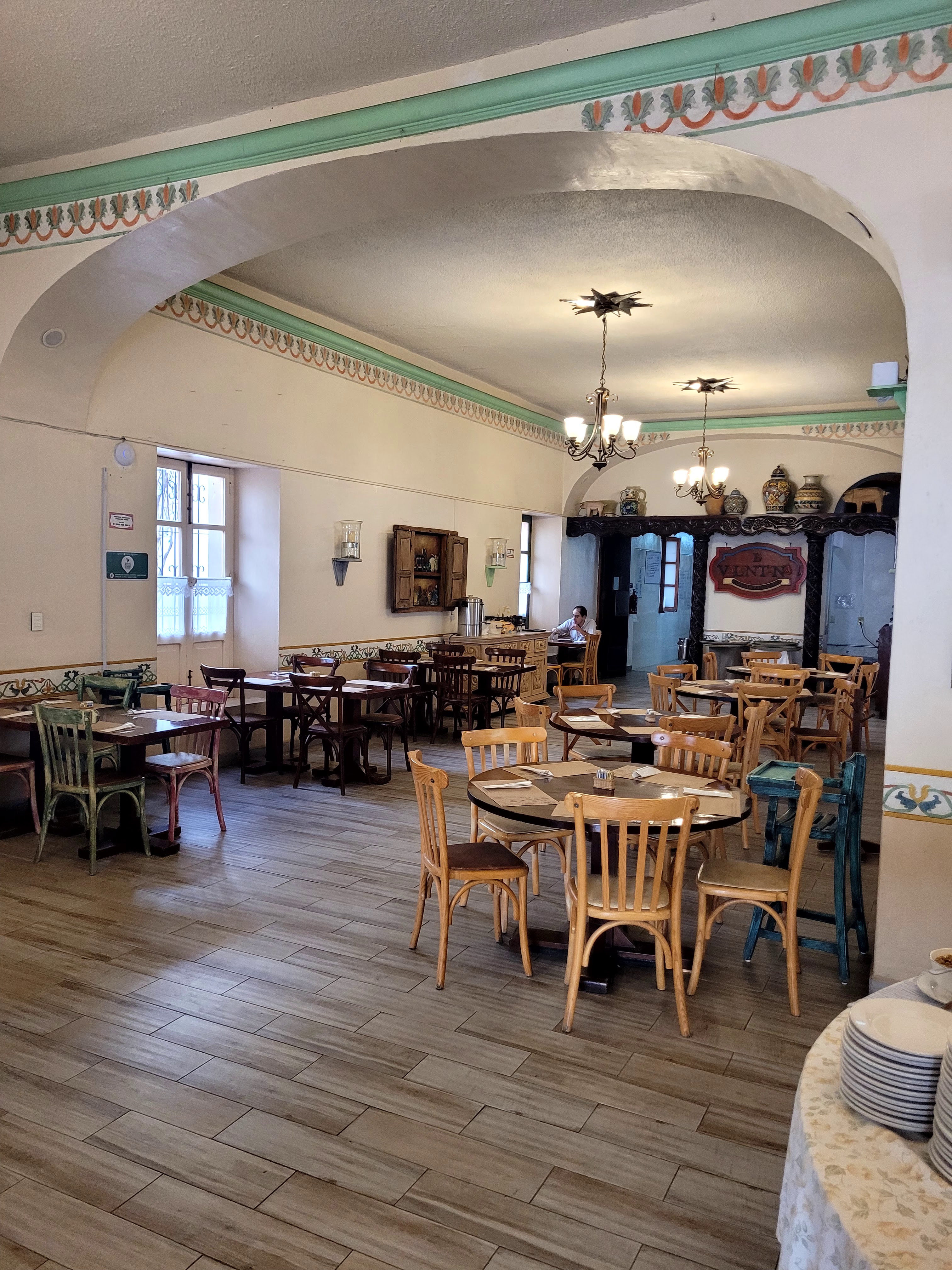 La valentina restaurante bar image 4