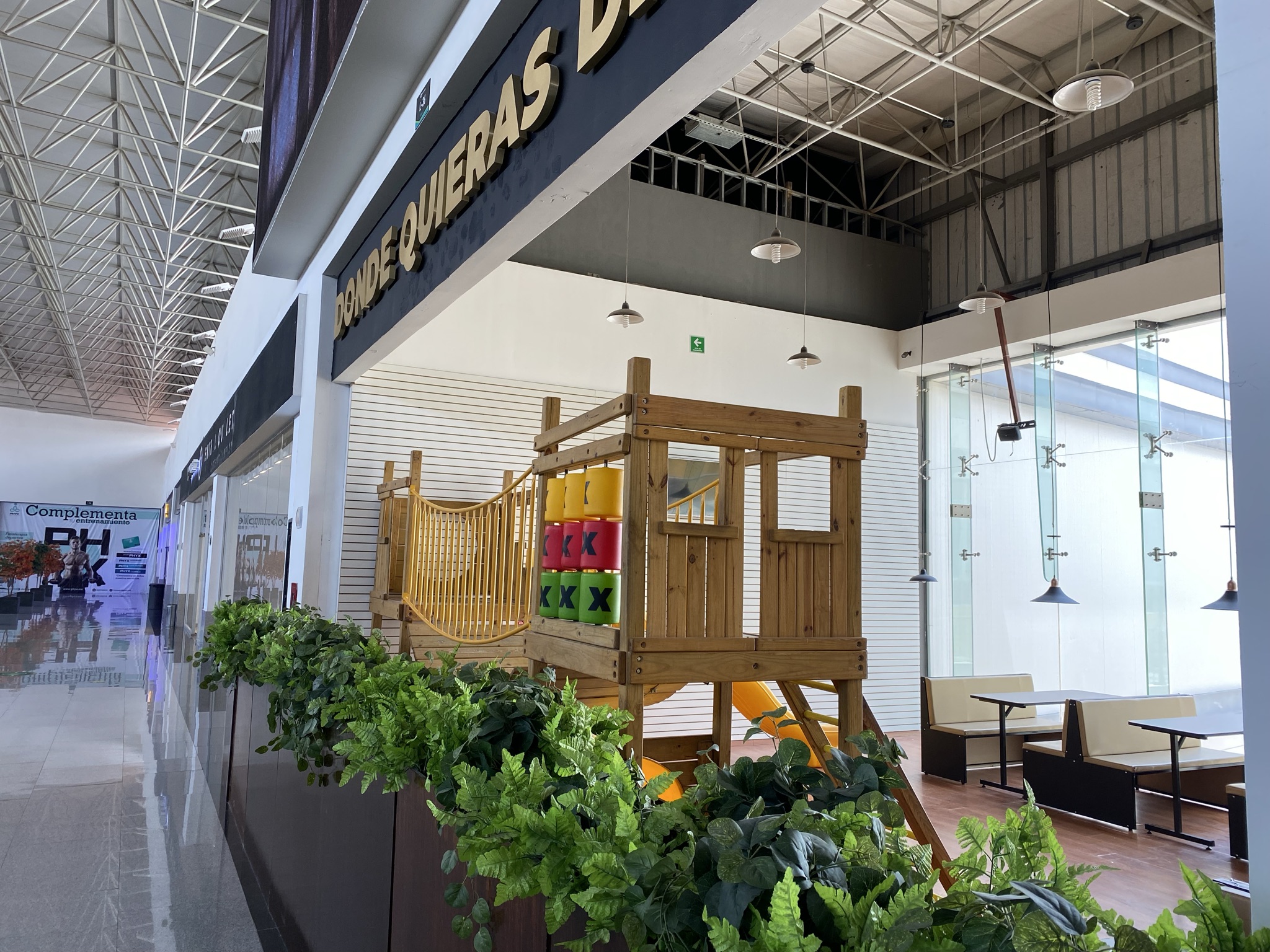 Donde Quieras Drinks Paseo Ventura image 7