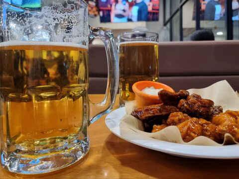 Hooters image 2