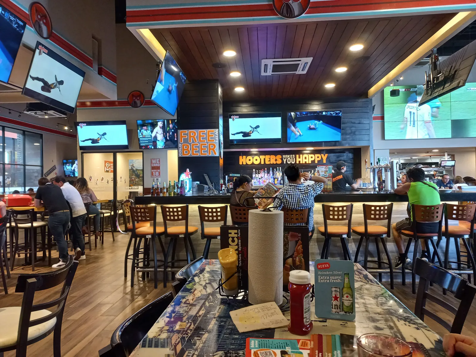 Hooters image 5