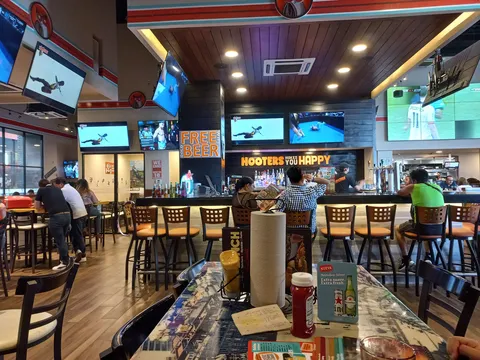 Hooters image 5