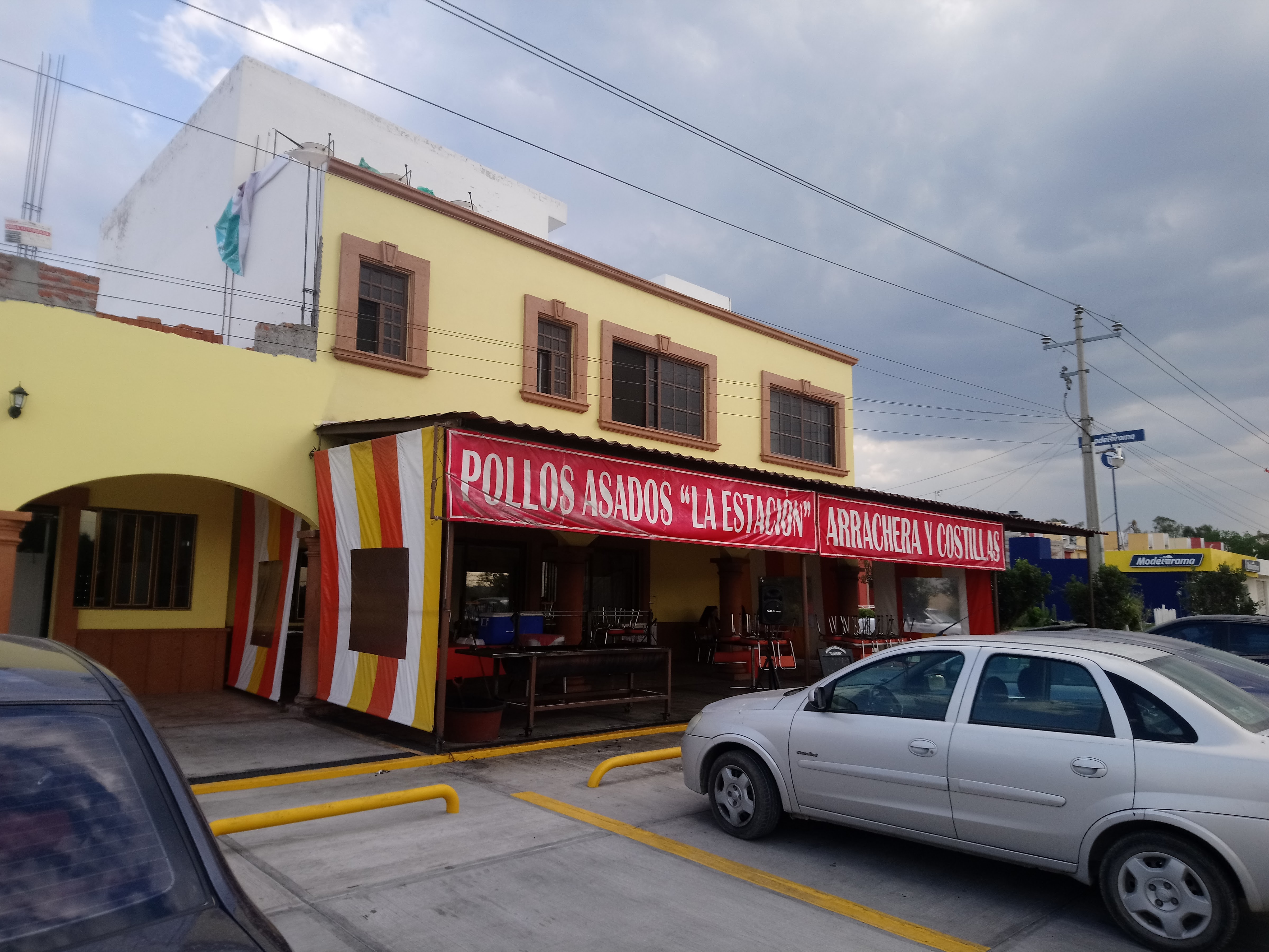 Pollos Asados "La Estación" image 1