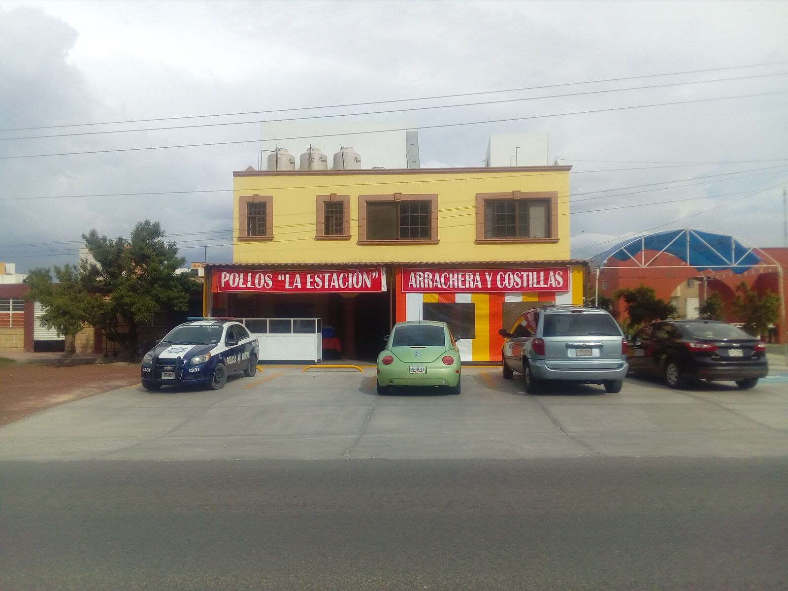 Pollos Asados "La Estación" image 10