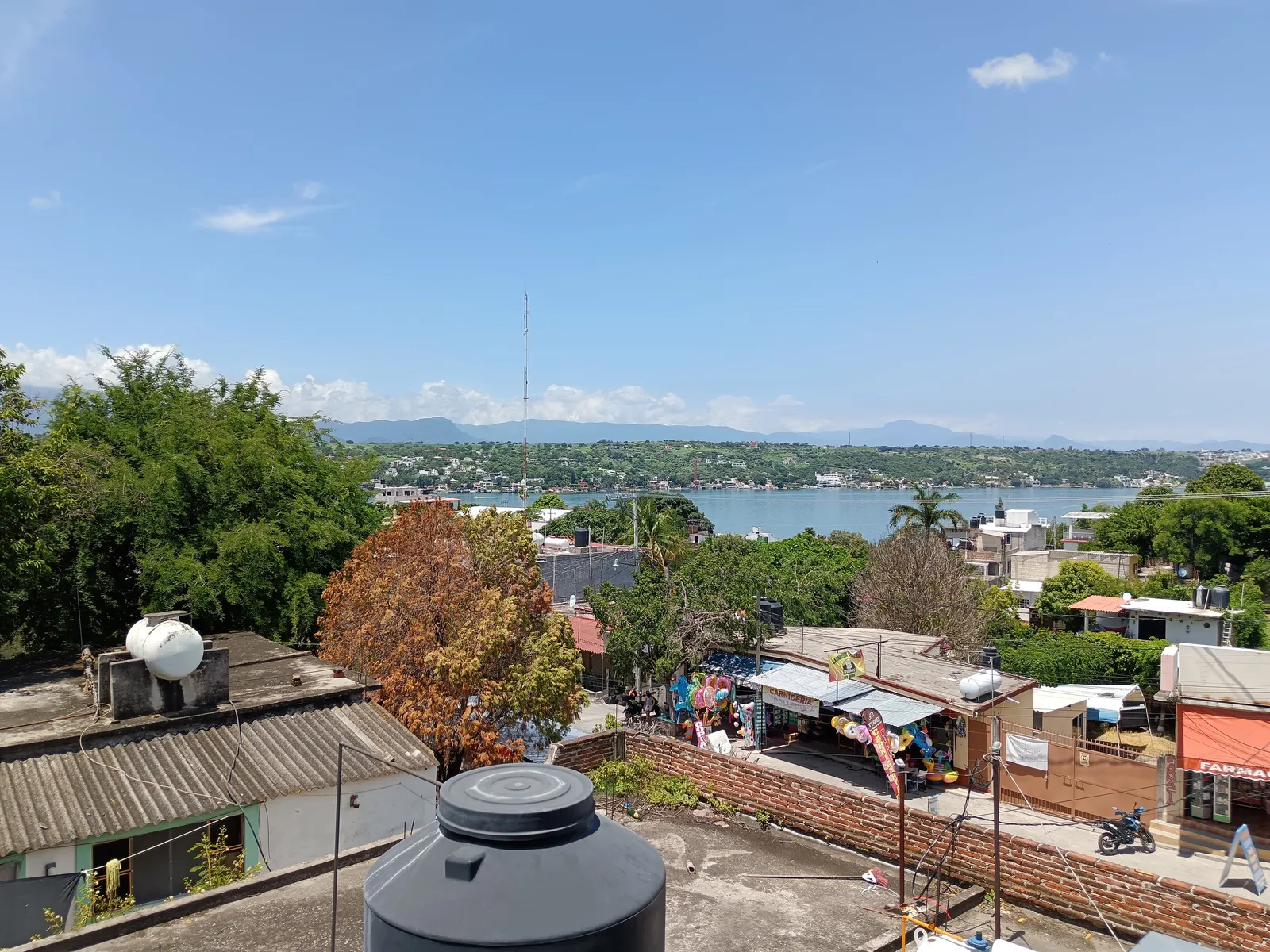 Los Cortes Boutique&Cafe del Lago image 6