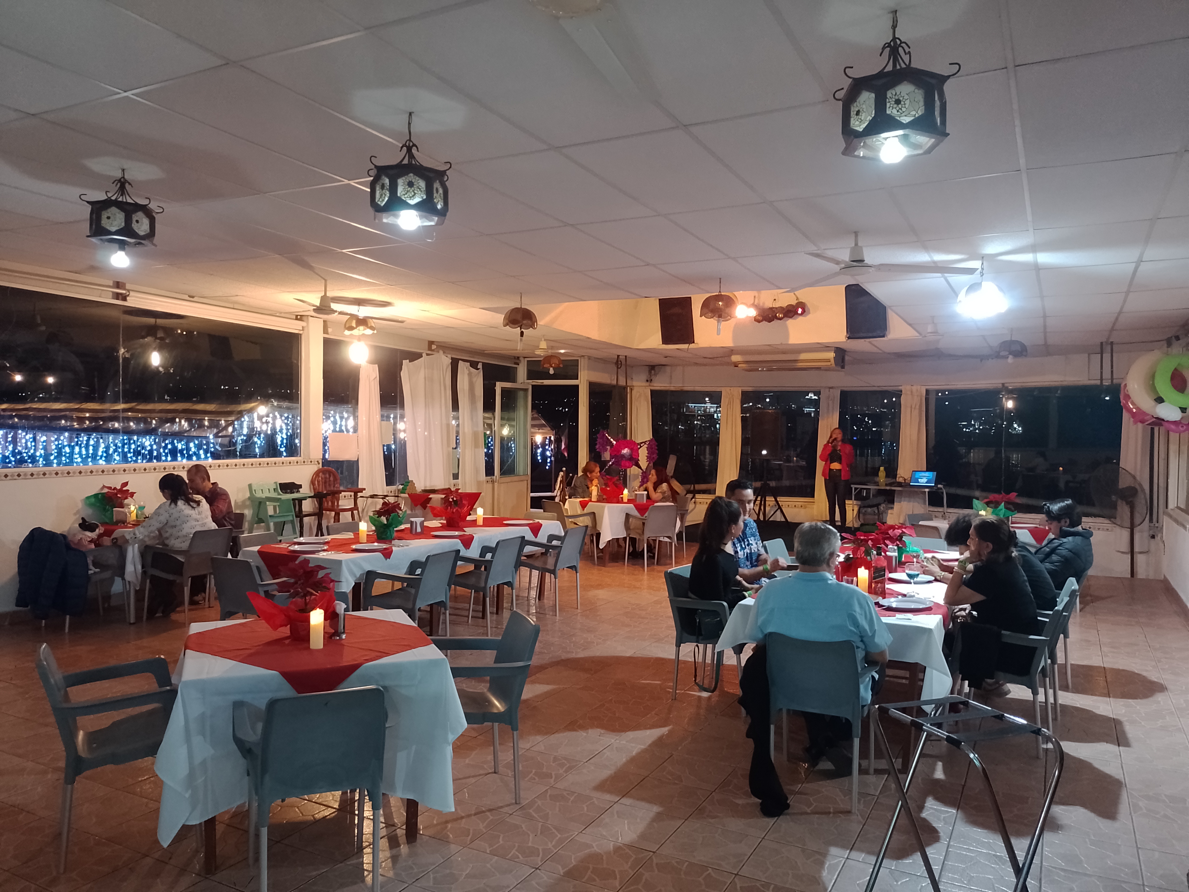 Restaurante La Patrona de Carnes y Mariscos Teques image 2