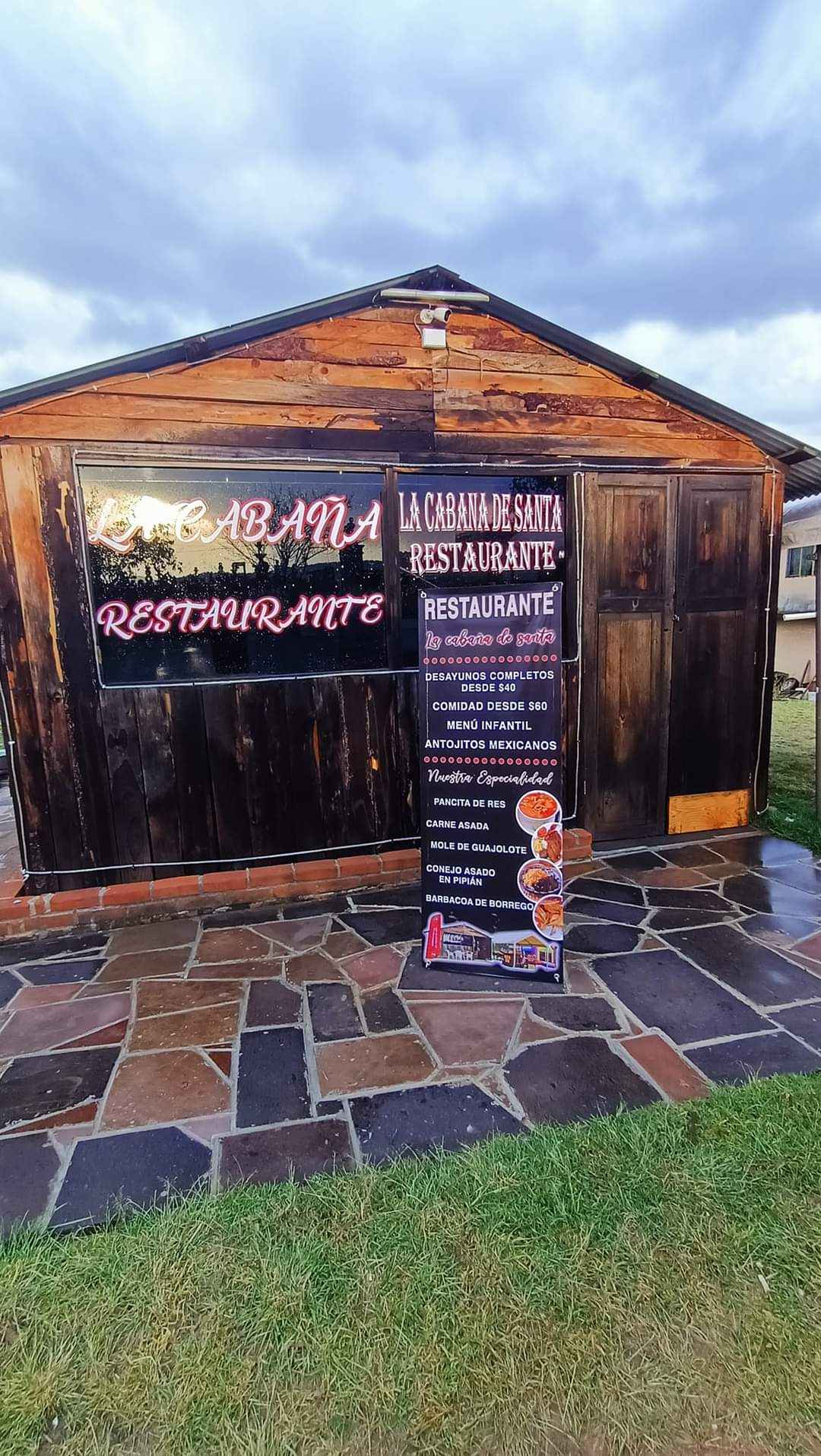 "LA CABAÑA DE SANTA " image 1